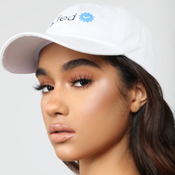 FashionNova// verified hat - Picture 2 of 2